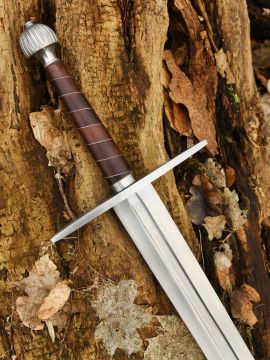 Longue épée avec fourreau