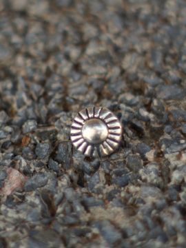 Bouton médiéval "fleur" couleur argent à l'unité