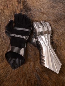 Paire de gants en cuir souple et gantelets en acier