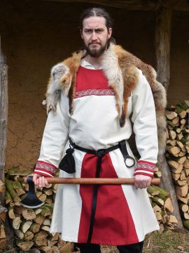 Tunique Viking avec broderies, en écru/rouge