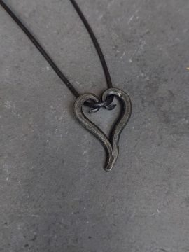 Amulette coeur en fer forgé