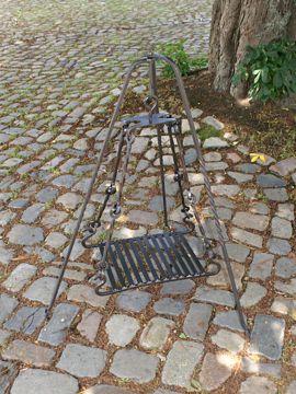 Grille pour trépied, forgée à la main