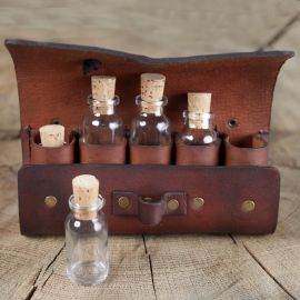 Sacoche de ceinture en cuir et ses cinq flacons marron