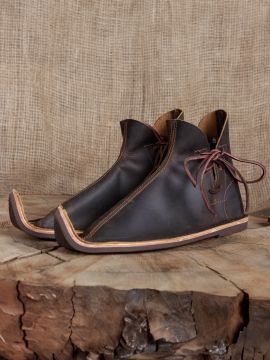 Chaussures poulaines en cuir brun