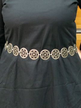 Ceinture en chaîne avec motif ornemental vieil argent