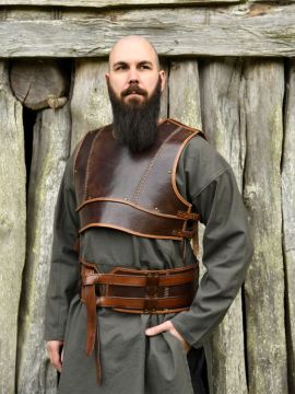 Protège-poitrine Arnulf en cuir marron