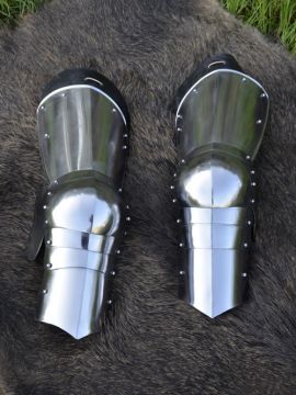 Jambes d'armure du Haut moyen âge