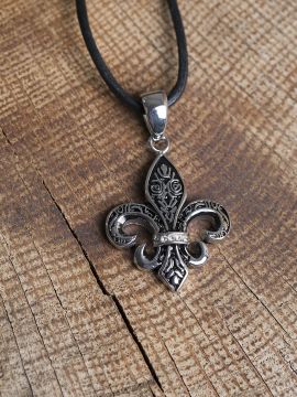 Pendentif fleur de lys