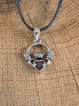 Pendentif Claddagh avec zircon