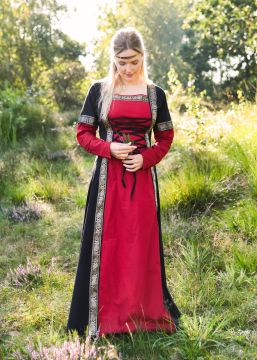 Robe médiévale Eléonore en rouge et noir