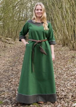 Robe médiévale Gesine en vert