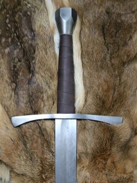 Epée batârde, prête au combat