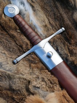 Épée à pommeau à disque, avec fourreau