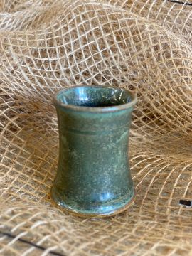 Petit gobelet à schnaps en céramique émaillé vert gris
