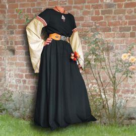 Robe médiévale Johanna à capuche en noir