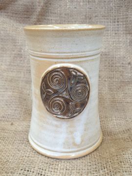 Mug en céramique avec motif Triskel, en blanc