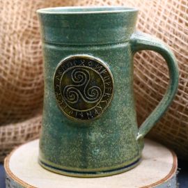 Chope avec motif Triskel, en vert