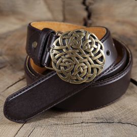Ceinture en cuir à boucle celtique