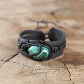 Bracelet orné d'une malachite