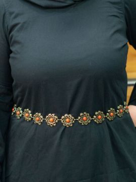 Ceinture chaîne Gerbera avec pierre rouge laiton ancien