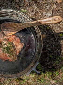 Spatule en bois d'olivier avec lanière en cuir