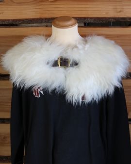 Capelet en fourrure blanche