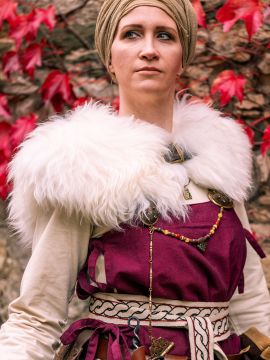 Capelet en fourrure blanche