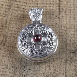 Pendentif cadran solaire avec grenat