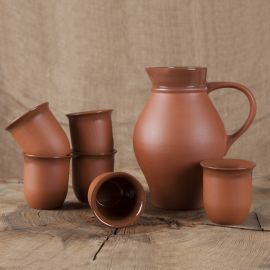 Ensemble en argile cruche et tasses