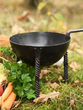 Poêle à frire tripode forgée à la main