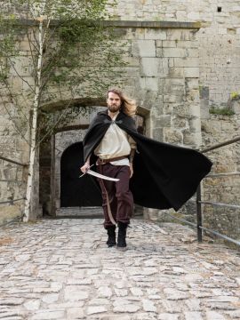 Cape en laine à capuche en noir 161 cm