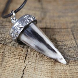 Pendentif pointe de corne