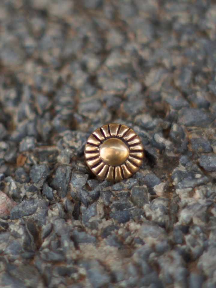 Bouton médiéval "fleur" en bronze à l'unité