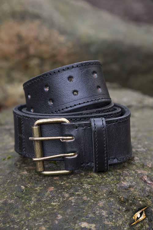 Ceinture noire avec anneaux