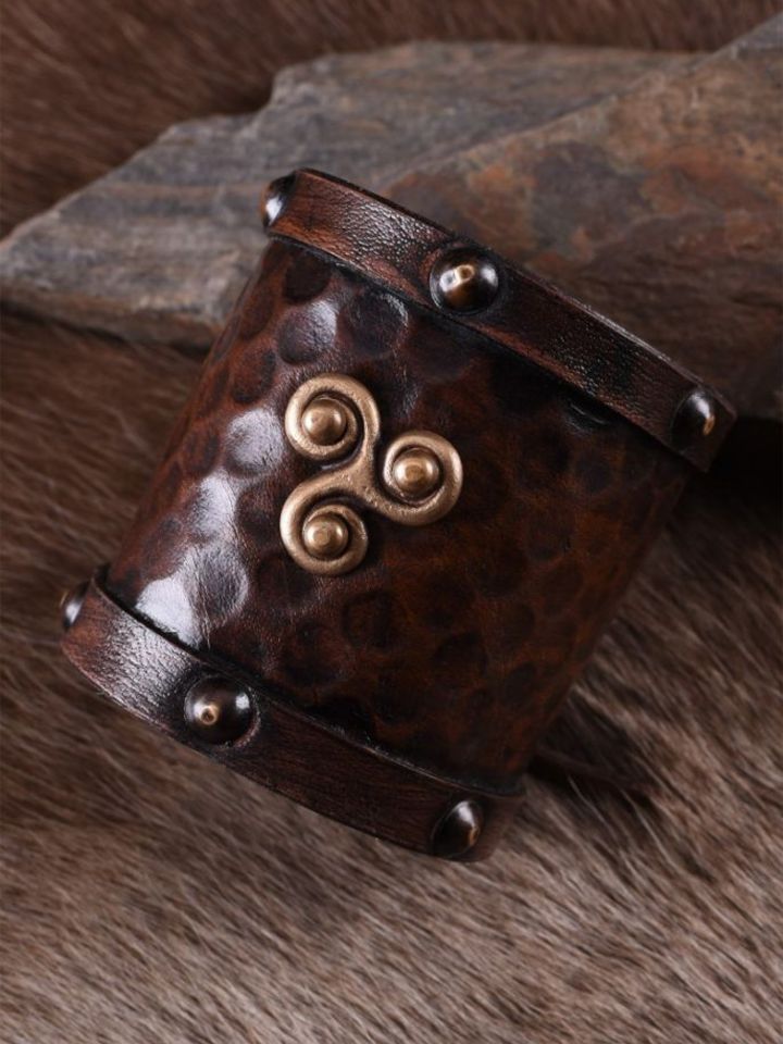 Bracelet en cuir motif Triskel