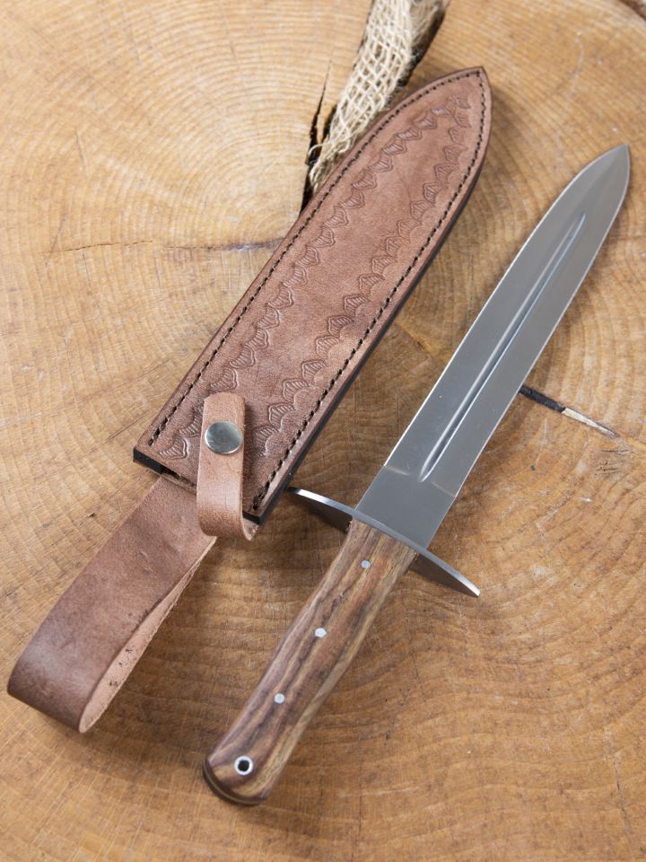 Dague avec manche en bois