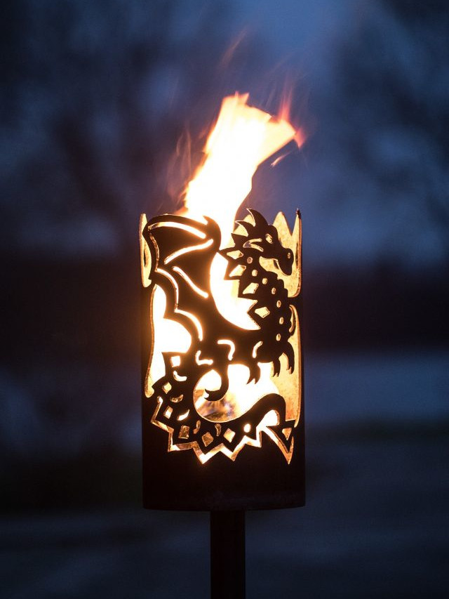 Flambeau en acier motif dragon sans