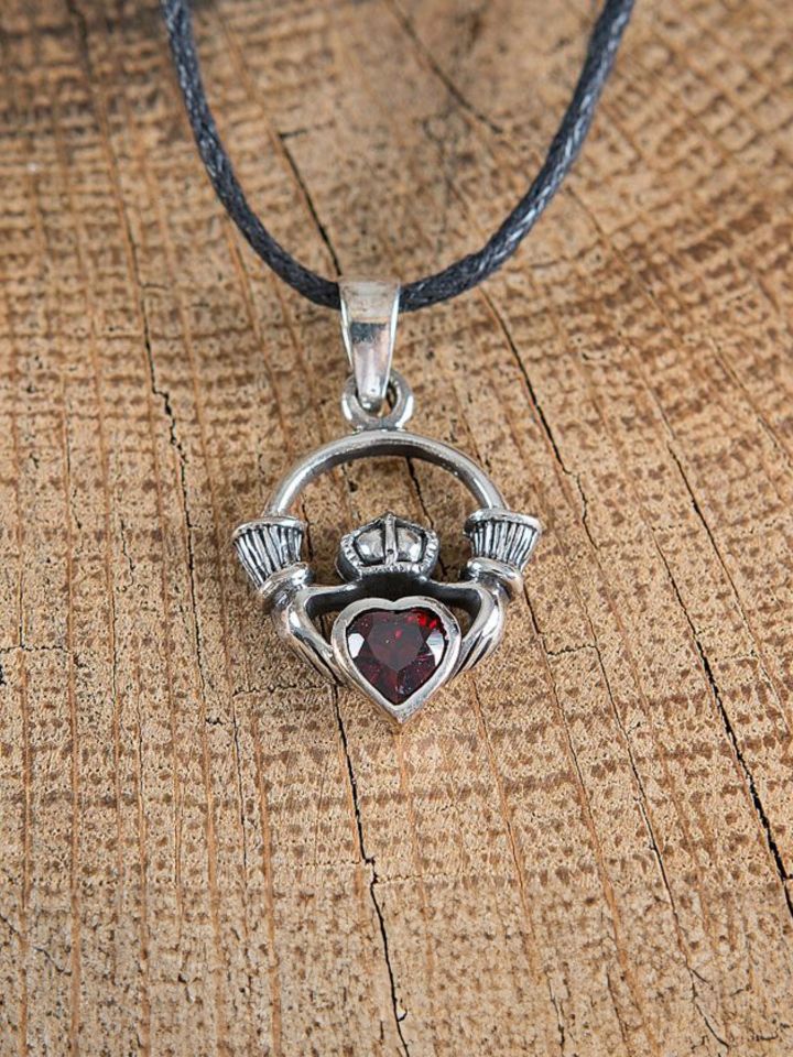 Pendentif Claddagh avec zircon