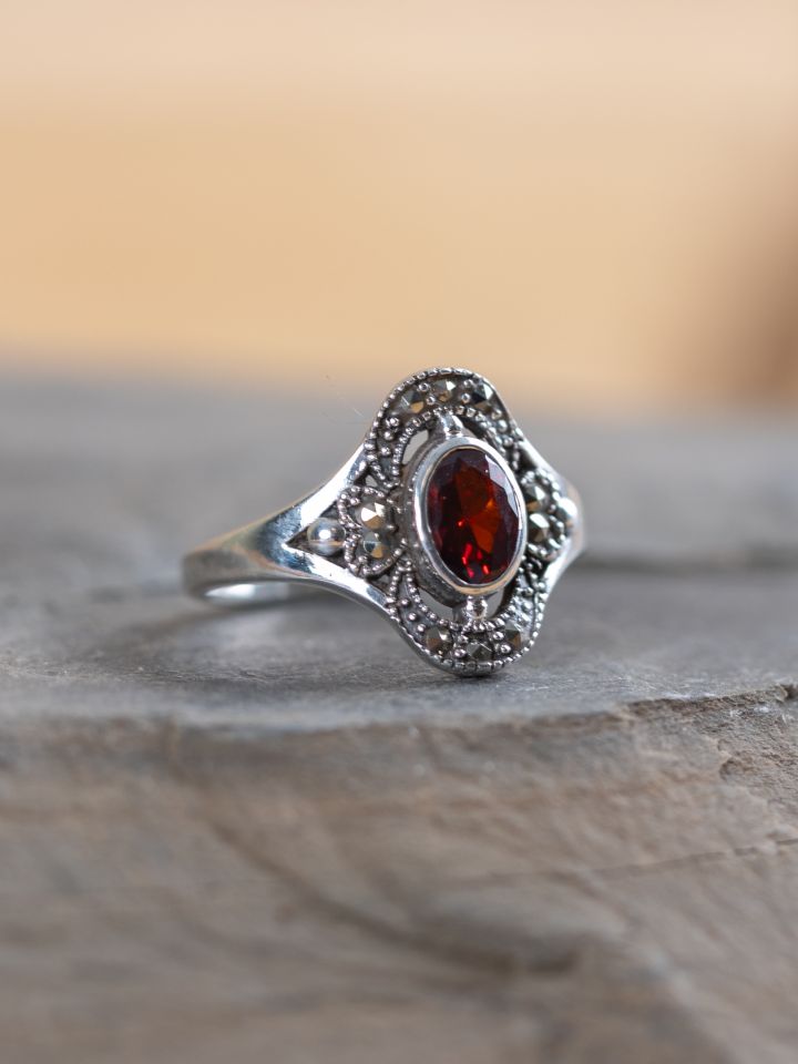 Bague en argent Marcassite rouge 59
