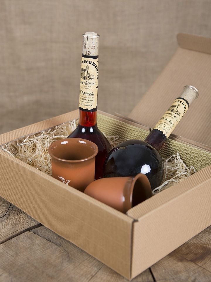 Coffret cadeau avec vins épicés et chopes