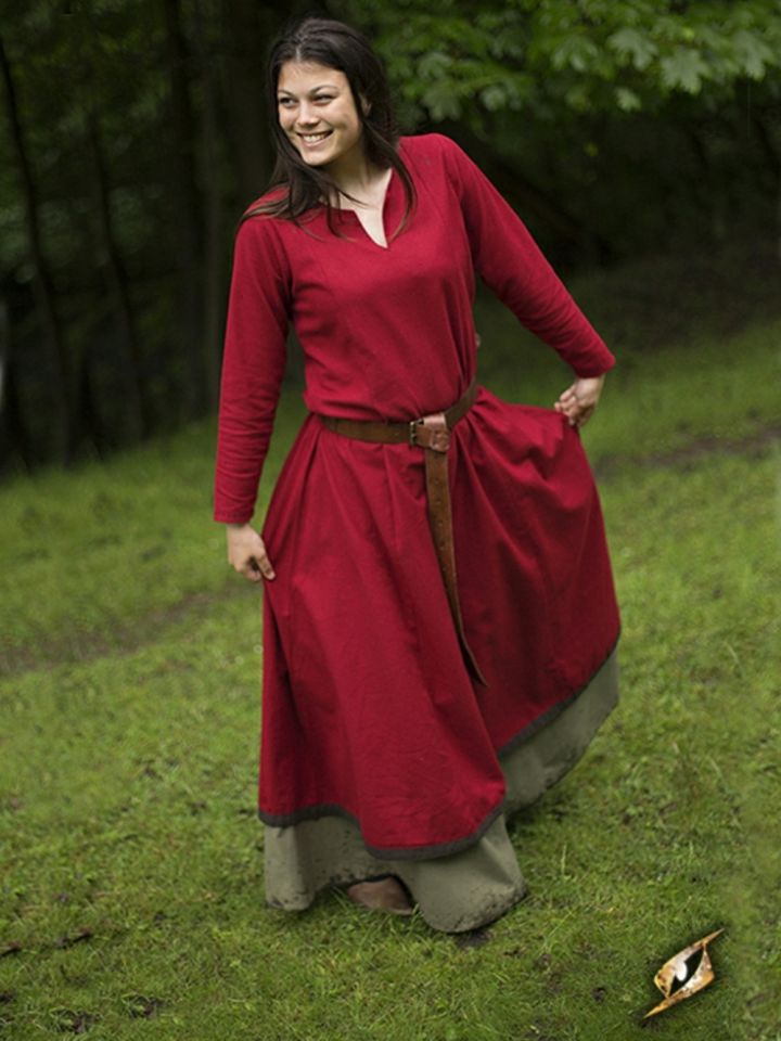 Robe avec surpiqures en rouge M