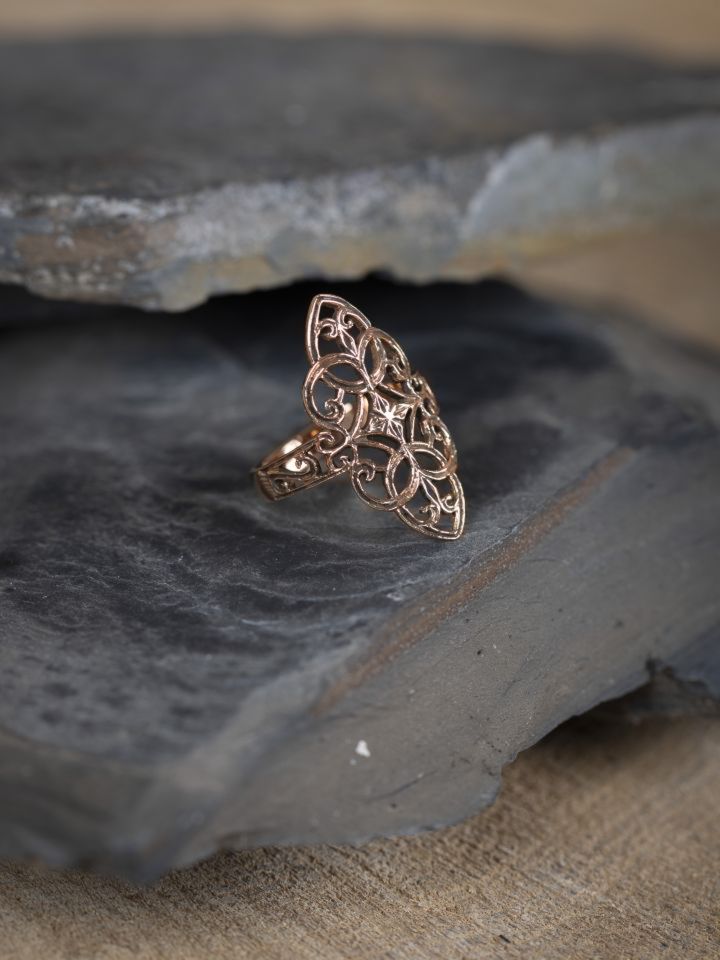 Bague en bronze ornements floraux