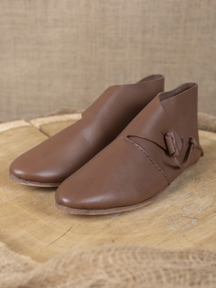 Chaussures du début du Moyen Âge avec rabat à laçage 37