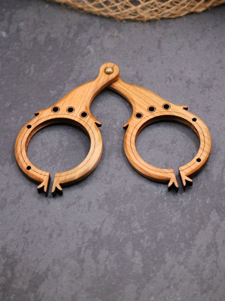 Monture de lunettes en bois de la fin du Moyen Âge