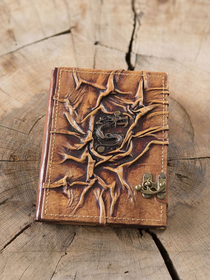 Carnet en cuir motif dragon