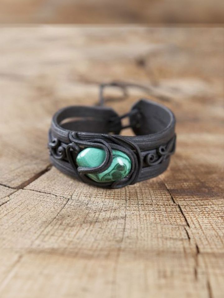 Bracelet orné d'une malachite