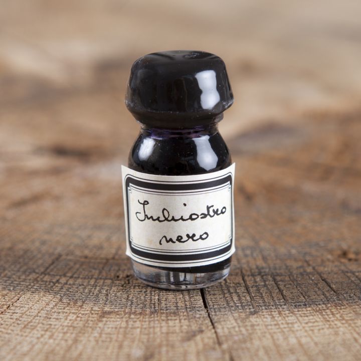 Encre de couleur noire