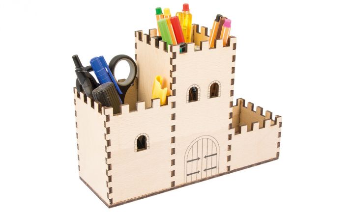 Boîte à crayons château fort