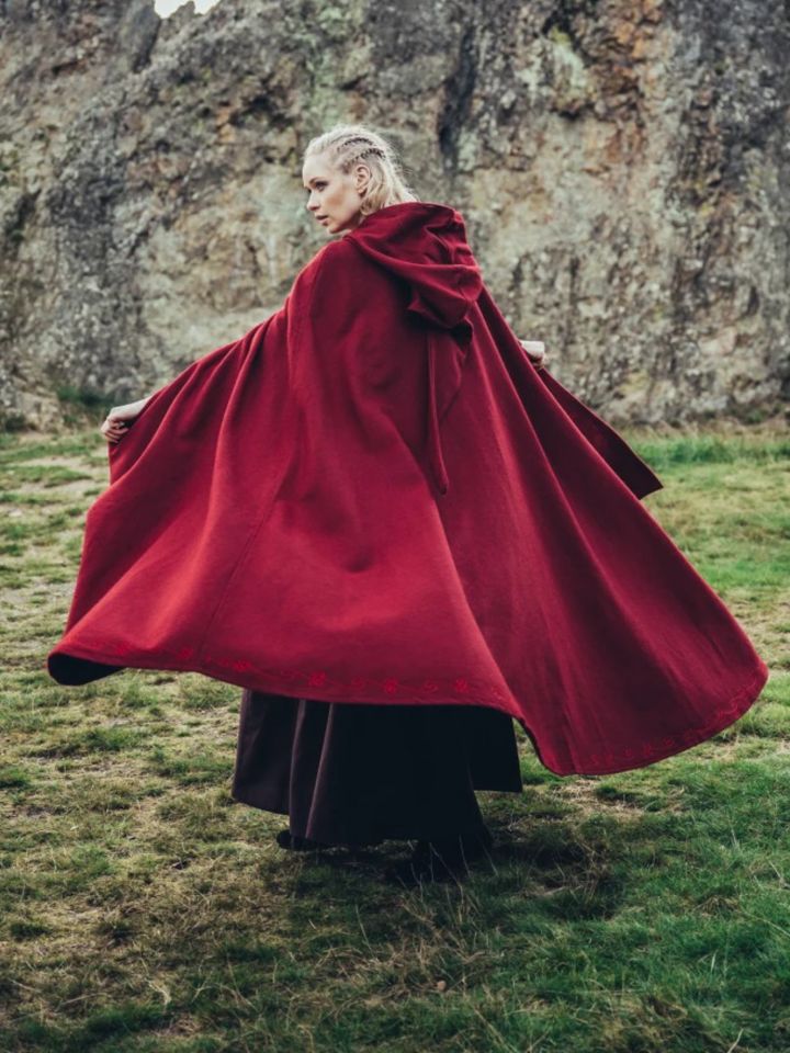 Cape en laine brodée, rouge