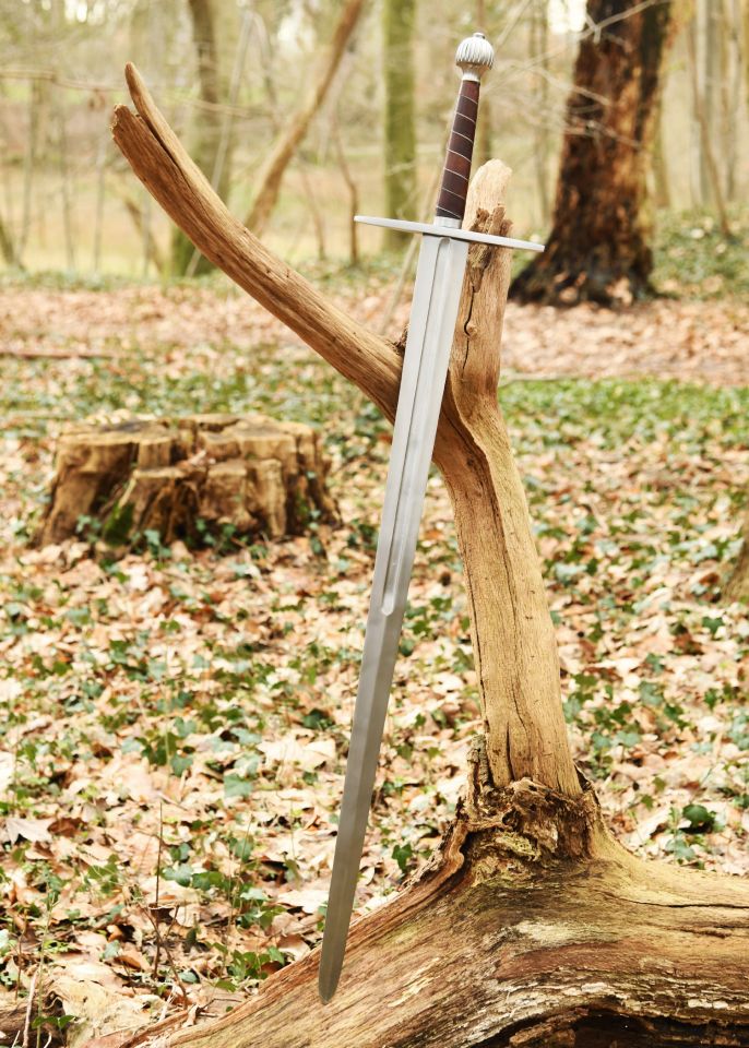 Longue épée avec fourreau 11